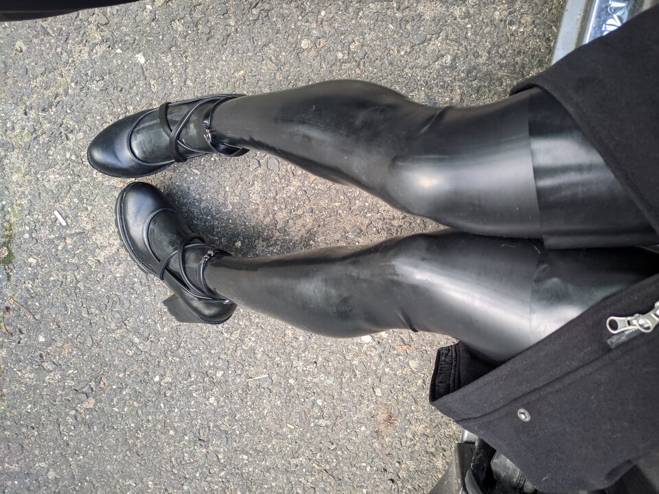 IMG_20250809_062214.jpg - UleglaLatexowaSuczka