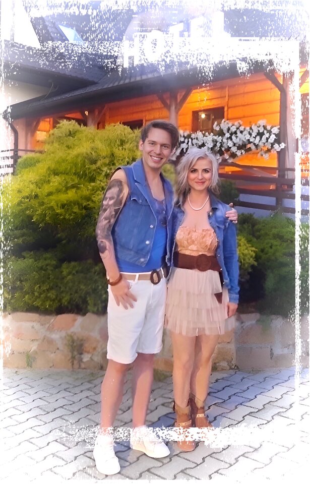 78E31610-9169-4368-B3DA-899F07F8D454.jpeg - LadyLaura44