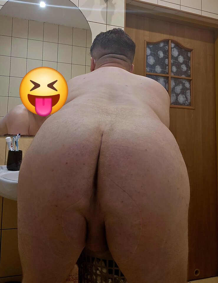 1000013051.jpg - DickinMyButt