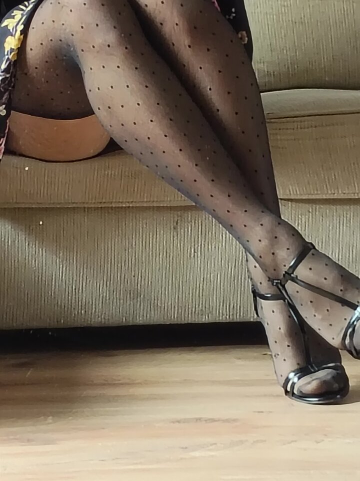 1000002210.jpg - HighHeelsPanty