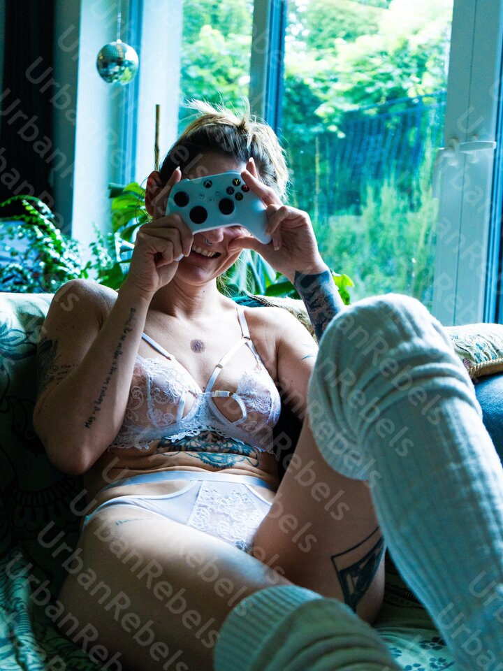 I'm not procrastinating, I'm gaming.. - UrbanRebels