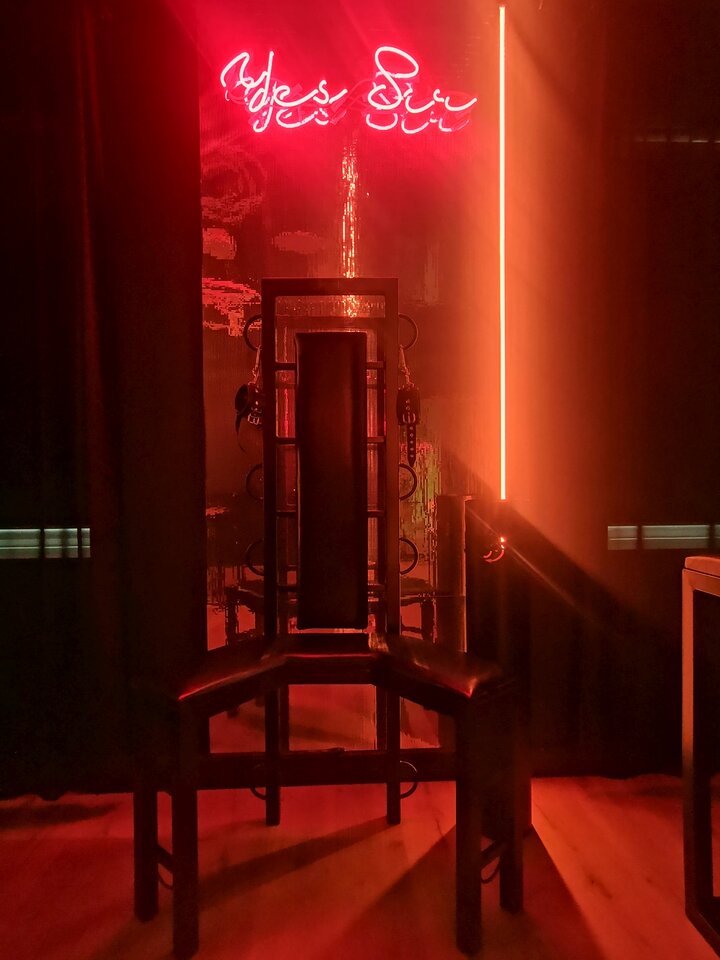 apartament_luxxx_eu-krzeslo.jpg - Luxxx_Eu