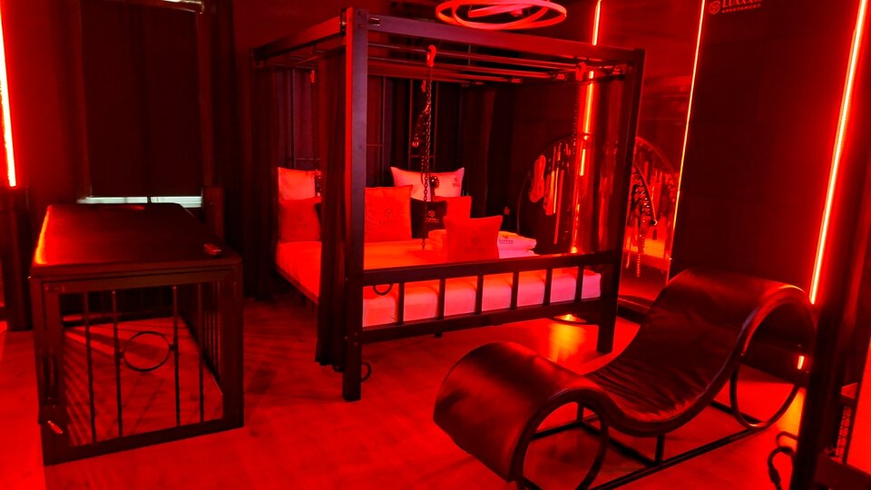 A może noc z czerwienią🔥 - Luxxx_Eu