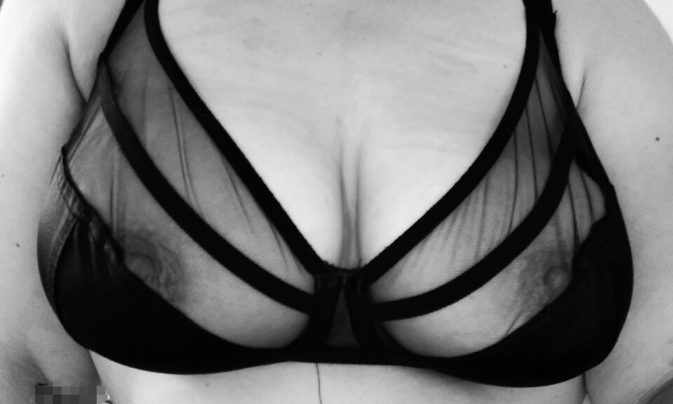 "A Ty wrzuciłaś zdjęcie z cyckami dziś z sypialni 😈" - Violet90