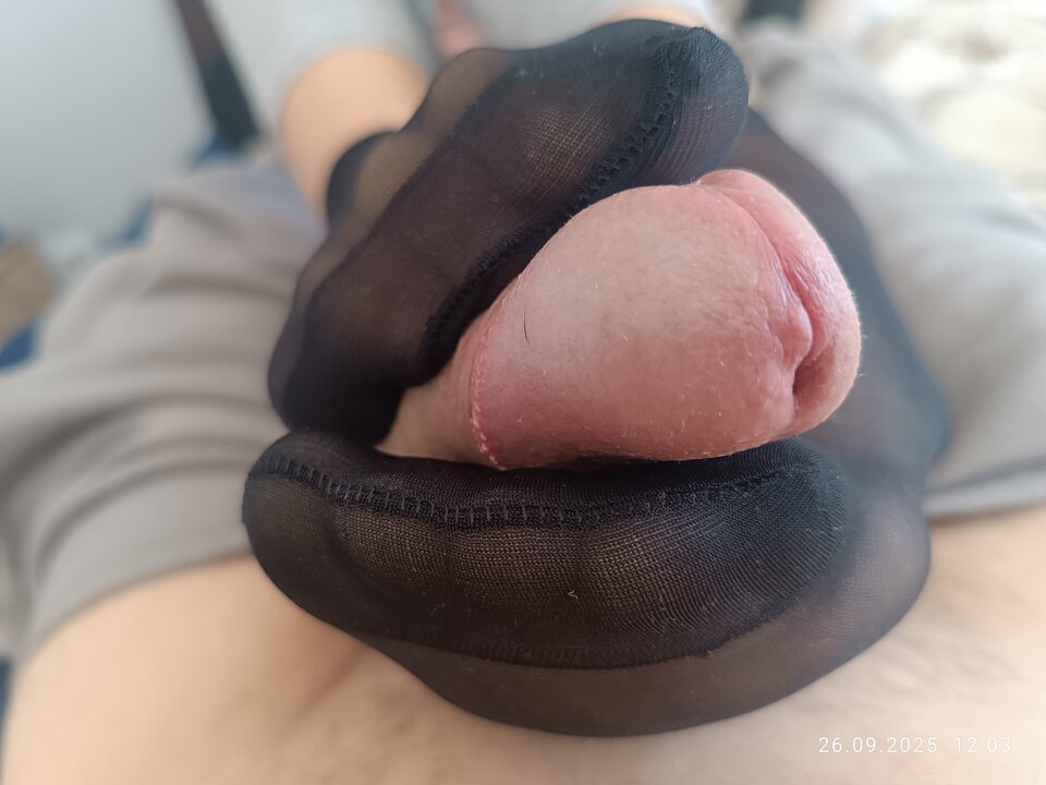 1000008913.jpg - FeetPara30