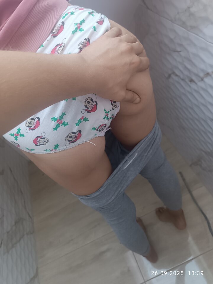 1000008929.jpg - FeetPara30