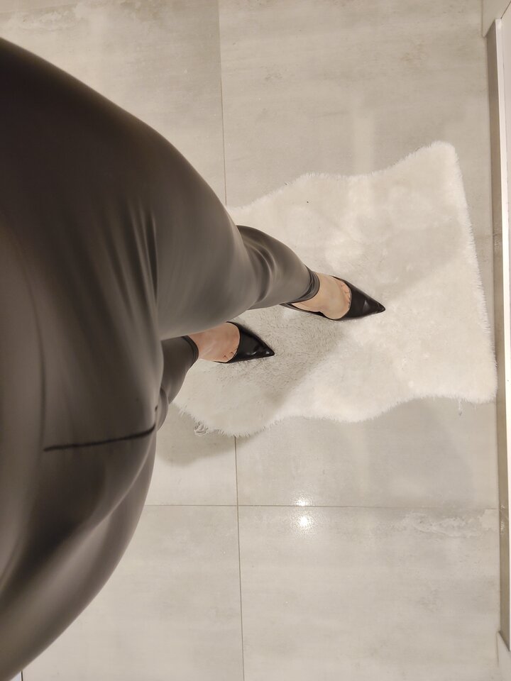 1000003490.jpg - HighHeelsPanty
