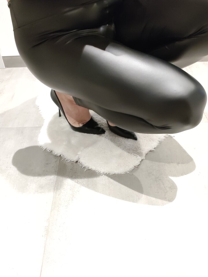 1000003487.jpg - HighHeelsPanty