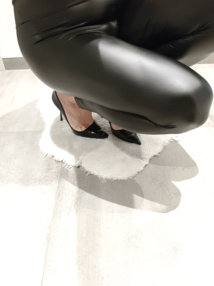 1000003488.jpg - HighHeelsPanty