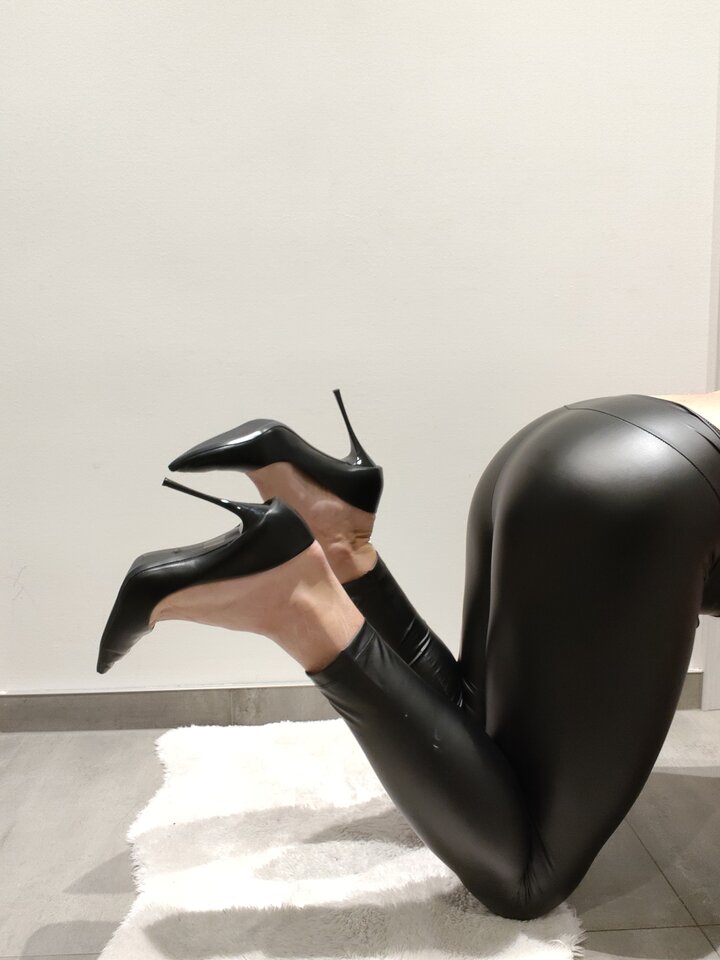 1000003482.jpg - HighHeelsPanty