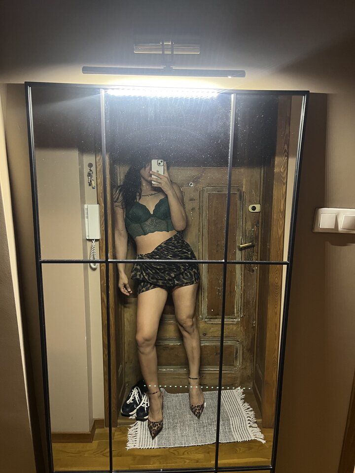 IMG_9821.jpeg - Honeybitch