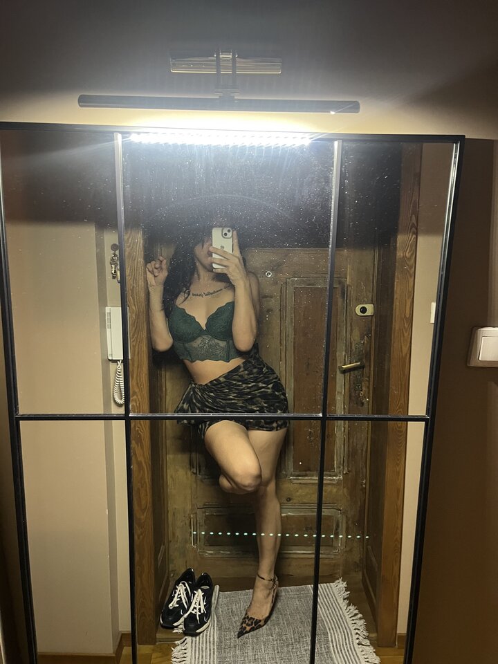 IMG_9824.jpeg - Honeybitch