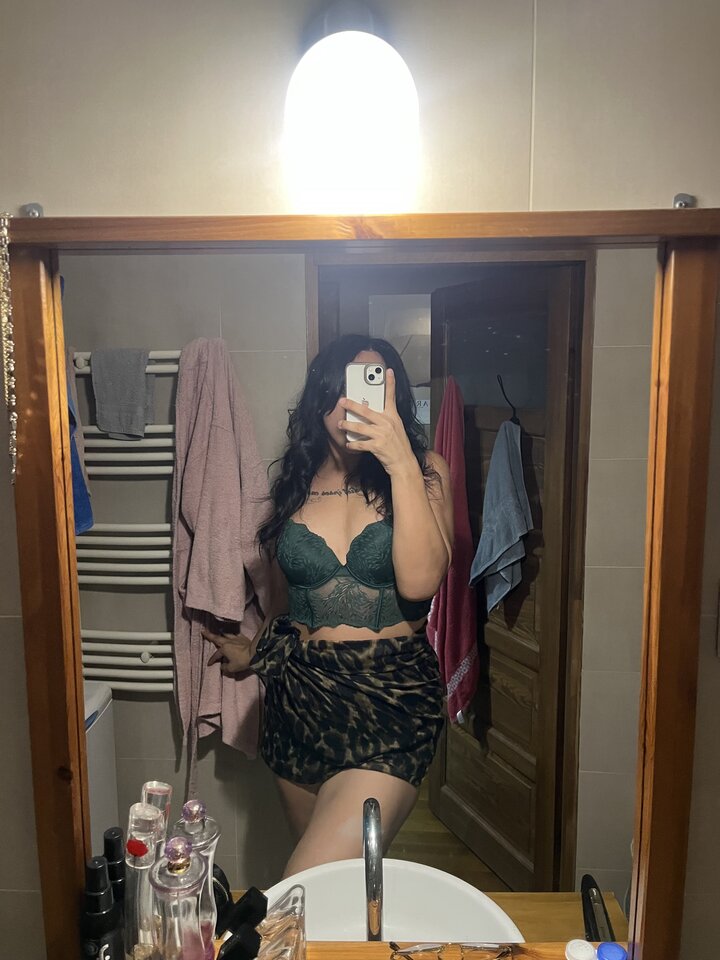 IMG_9826.jpeg - Honeybitch