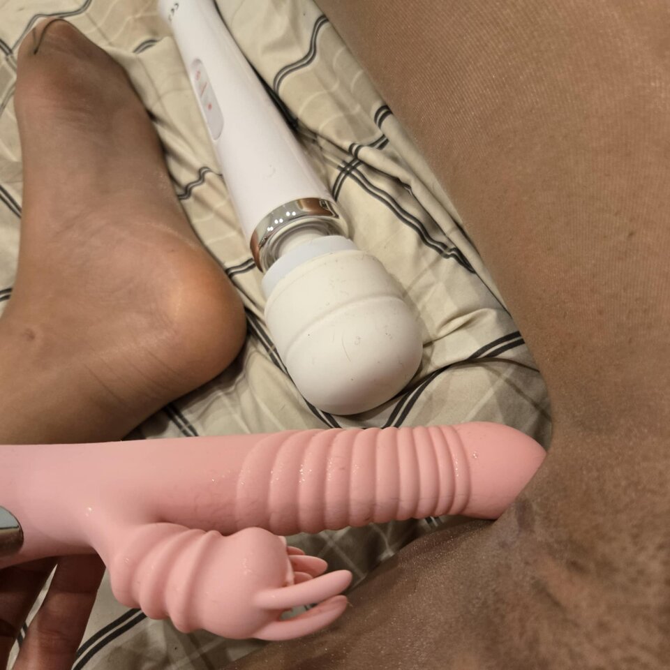 1000009008.jpg - FeetPara30