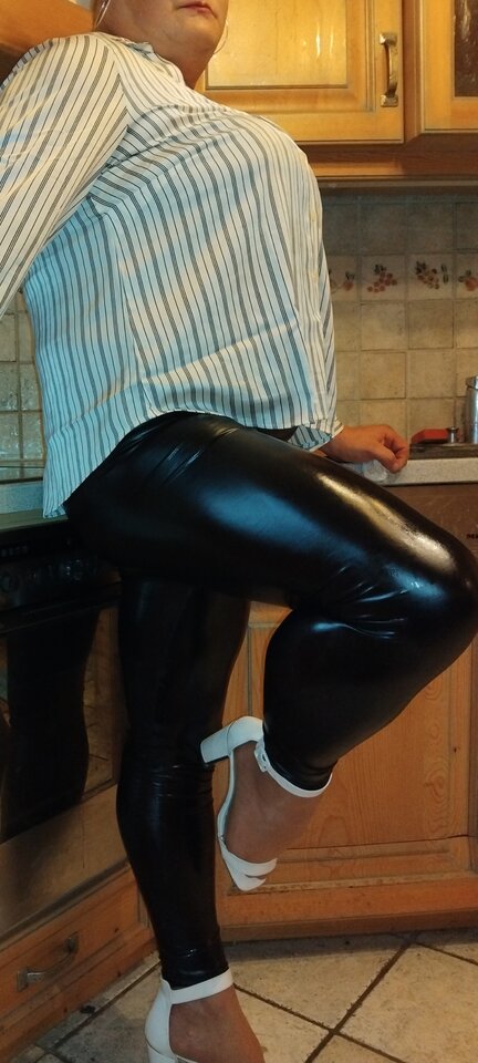 Screenshot_20251006_180212_Gallery.jpg - TSLola100