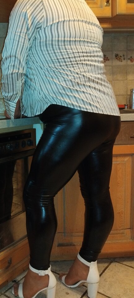 Screenshot_20251006_180439_Gallery.jpg - TSLola100