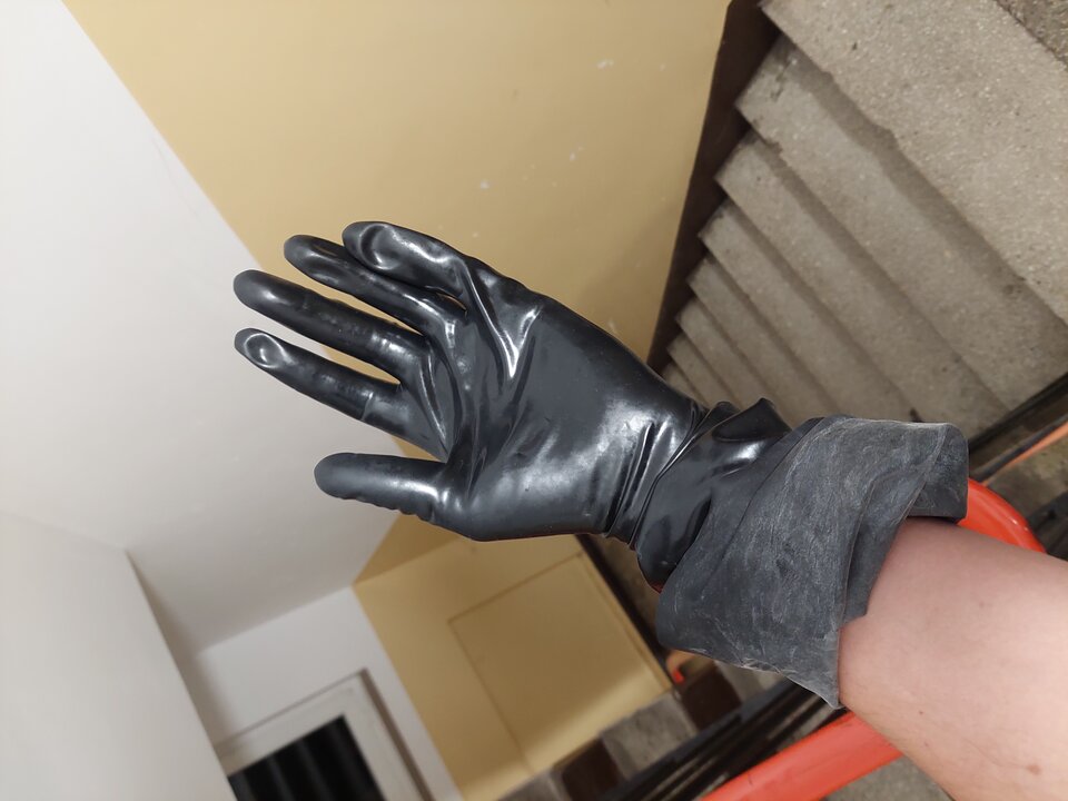 20251008_043519.jpg - Rubber_gloves