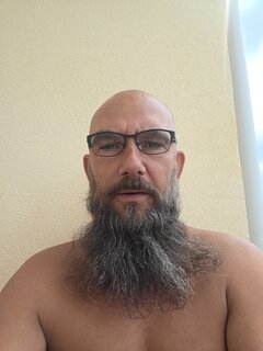 taki trochę poważny