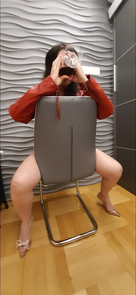 Screenshot_20251012-151732_Messenger.jpg - cumshotlala