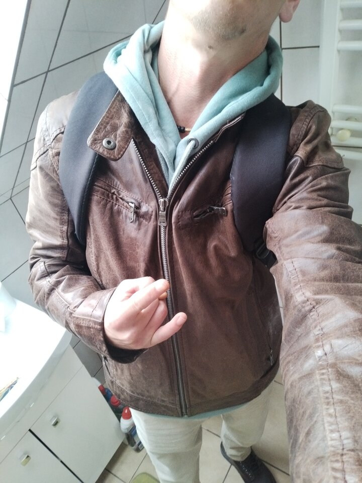 A tutaj w skórze niby brąz modny  - Uroczyfemboy27