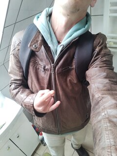 A tutaj w skórze niby brąz modny 