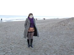 Spacerowicze zbliżają sie