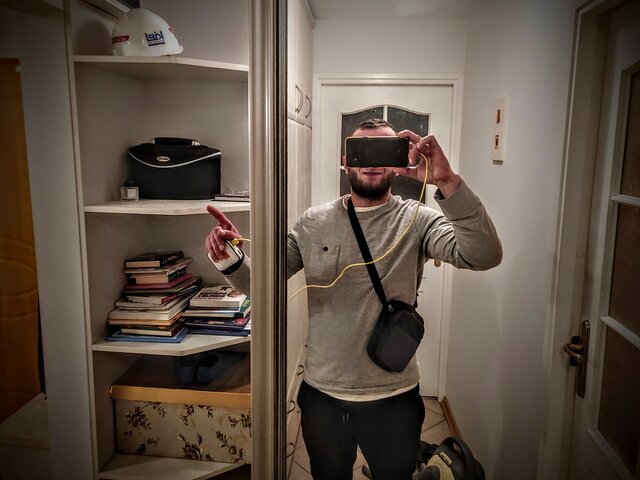 dyskretny_gosc