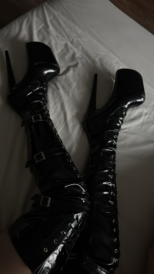 Nowe buciki😈🥵 - angelikacdd