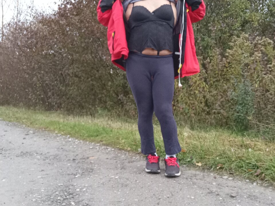 1000093927.jpg - lickemydick