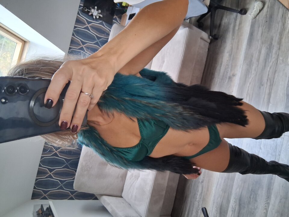 1000012120.jpg - Karolinka40milf