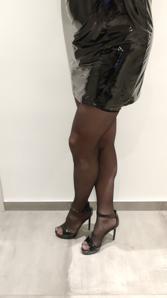 1000004009.jpg - HighHeelsPanty