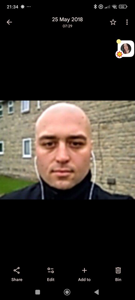 1000020425.jpg - Bartekzdecydowany