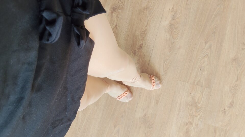 1000004090.jpg - HighHeelsPanty