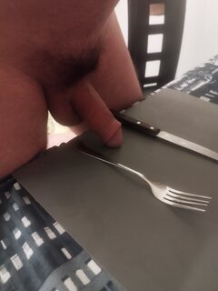 Kto pokroi kiełbasę😁