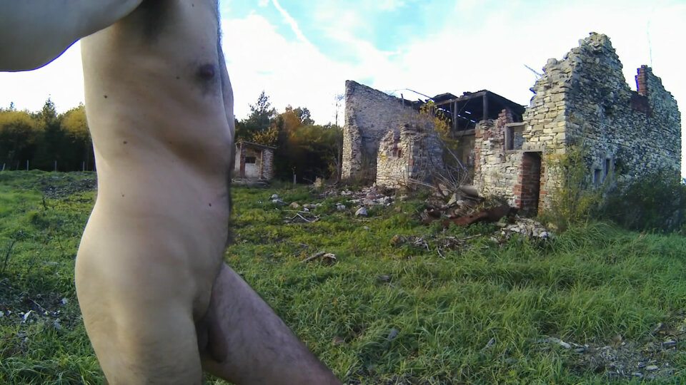 SIEMONIA - ruiny w lesie 20251023.mp4_snapshot_00.36_[2025.10.26 - Krzysztof_cfnm