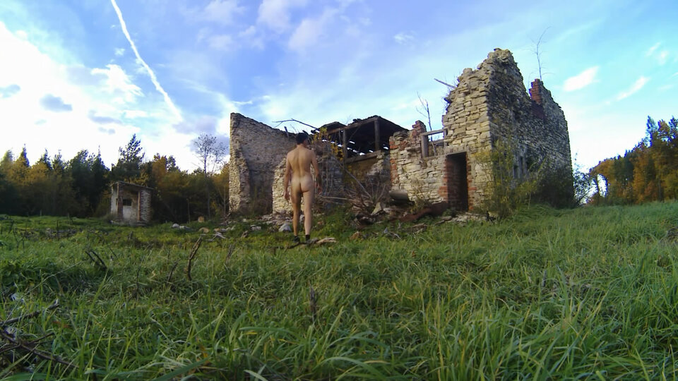 SIEMONIA - ruiny w lesie 20251023.mp4_snapshot_00.15_[2025.10.26 - Krzysztof_cfnm