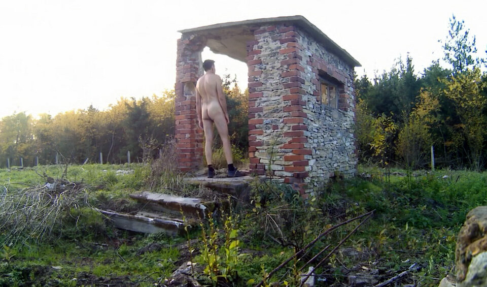 SIEMONIA - ruiny w lesie 20251023.mp4_snapshot_01.55_[2025.10.26 - Krzysztof_cfnm