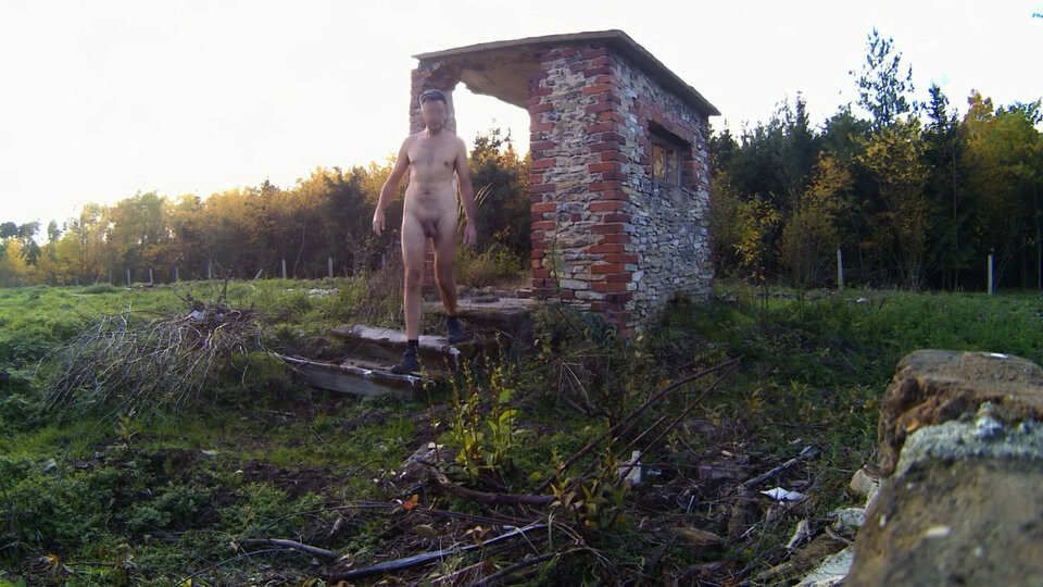 SIEMONIA - ruiny w lesie 20251023.mp4_snapshot_02.00_[2025.10.26 - Krzysztof_cfnm