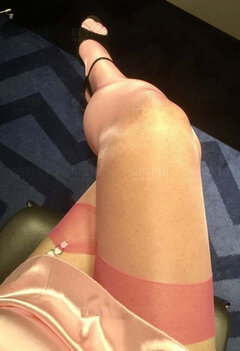 Moje nożki w czarnych sandałkach_01.jpg