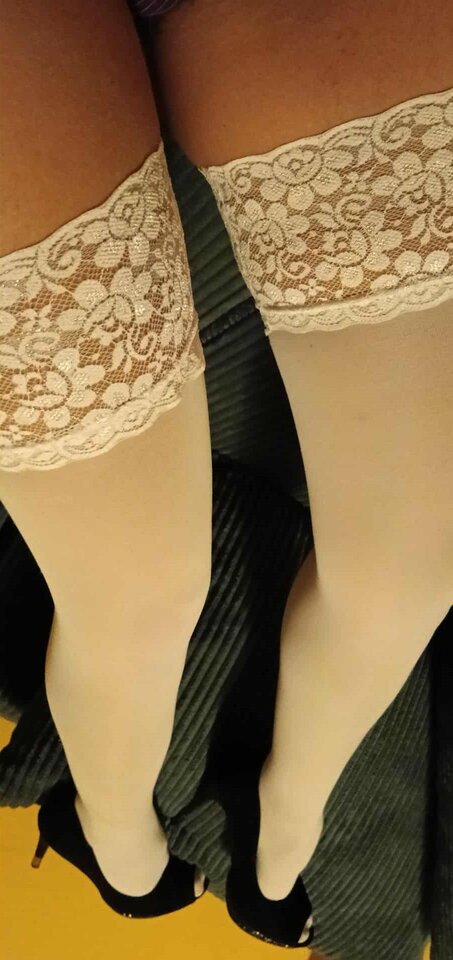 sucza pokojówka.jpg - SukazPanem48