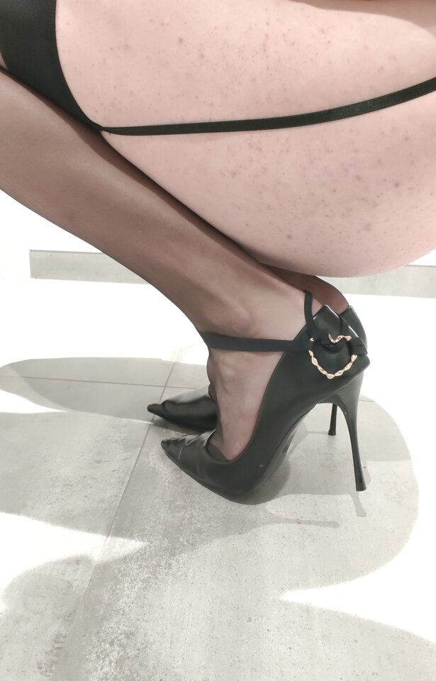 1000004364.jpg - HighHeelsPanty