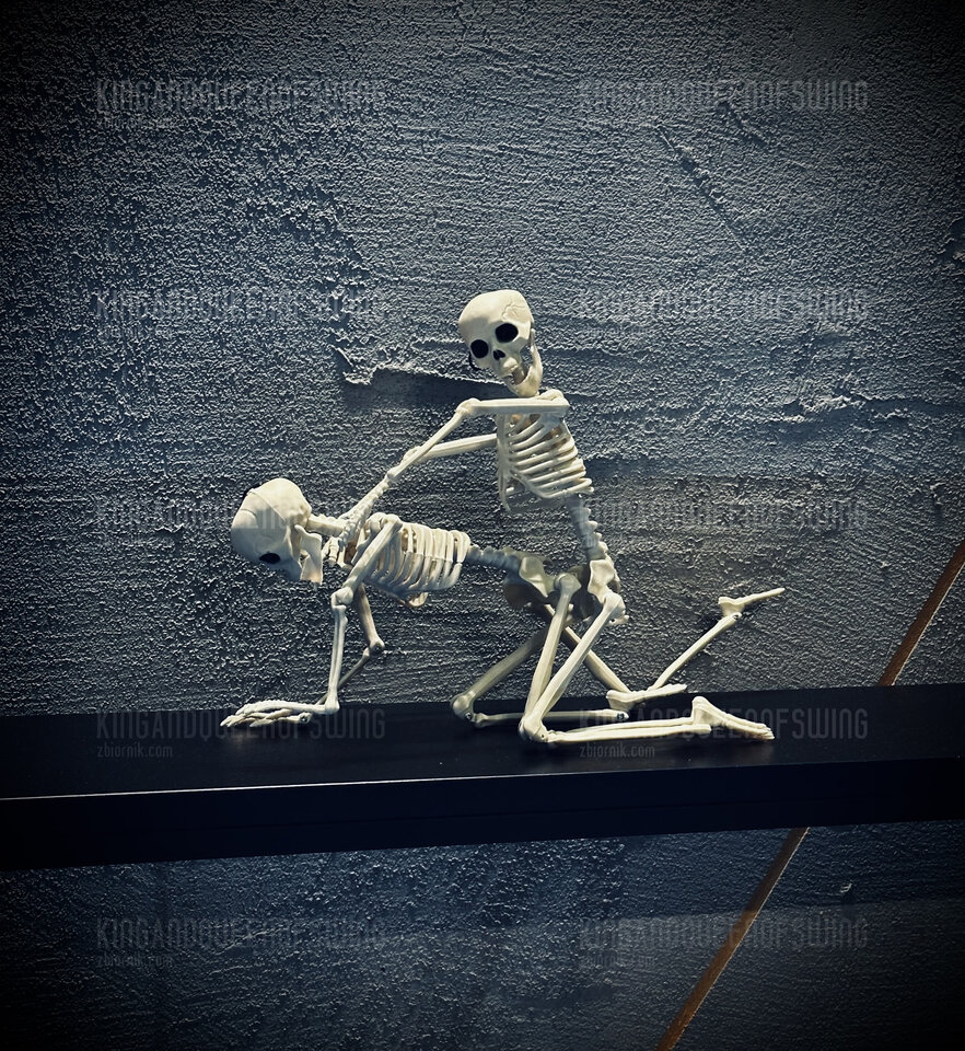 Do umarłego... - KingAndQueenOfSwing