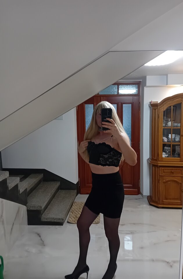 1000130851.jpg - sylviacrossdress